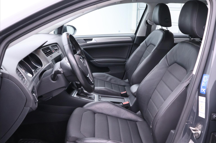 Volkswagen Golf 1,6 TDI Navi Aut.klima Kůže