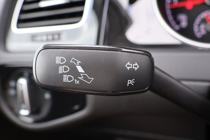 Volkswagen Golf 2.0 TDI 110kW DSG LED Join Tažné