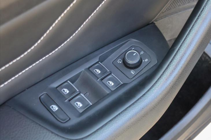 Volkswagen Passat 2,0 TDI 110kW DSG Elegance