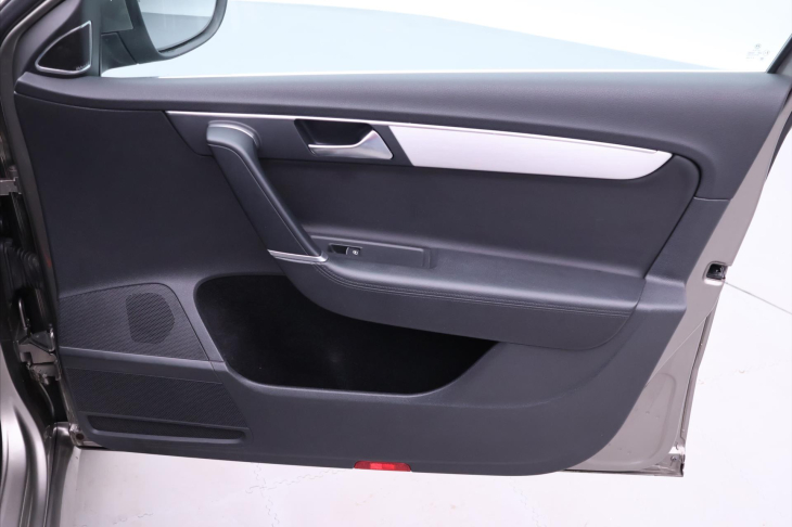 Volkswagen Passat 1,6 TDI Highline Xenon