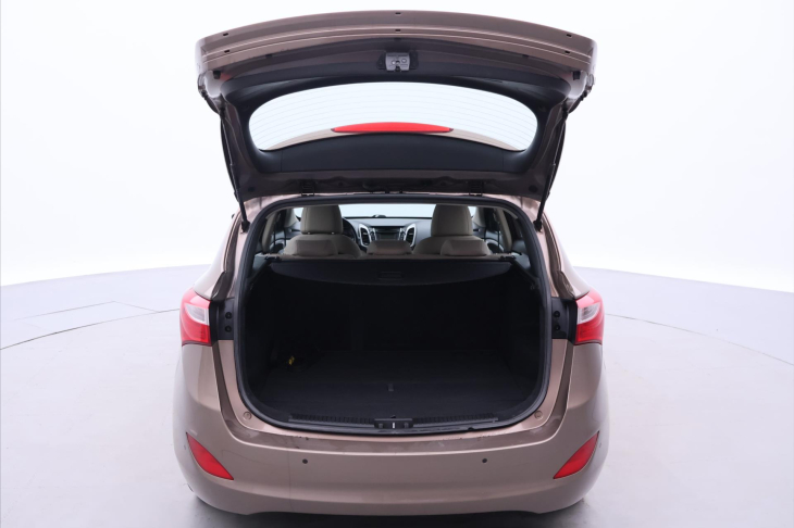 Hyundai i30 1,6 GDi 99kW CZ Trikolor Plus