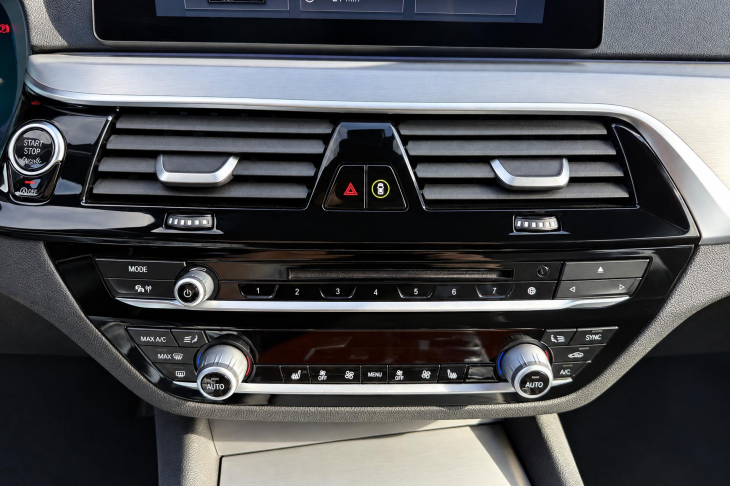 BMW Řada 5 3,0 3.0 530d Touring Sport DPH