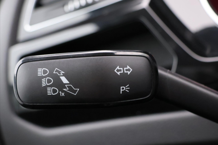 Volkswagen Touran 2,0 TDI DSG Highline 7Míst DPH