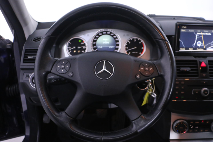 Mercedes-Benz Třídy C 3,0 320 CDI 165kW Aut.klima Navi