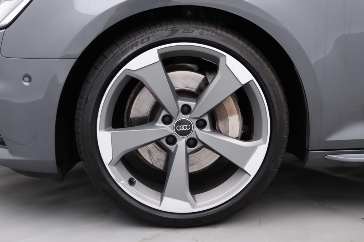 Audi A4 3,0 TDI 200kW quattro Navi