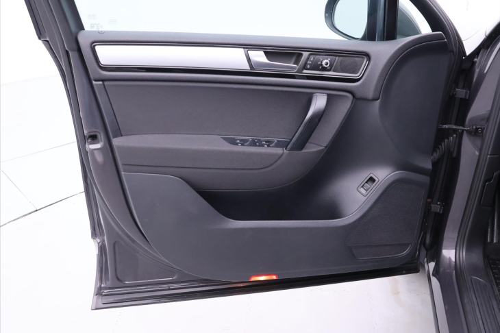 Volkswagen Touareg 3,0 TDI 150kW V6 Kam. Klim. CZ