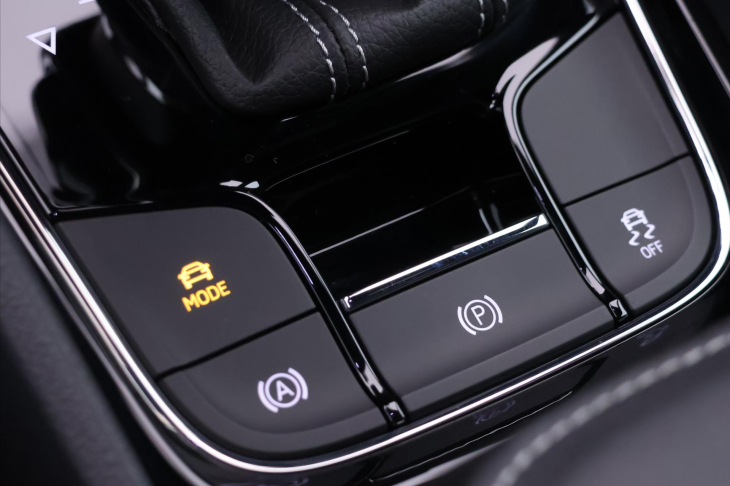 Škoda Karoq 2,0 TDI 4x4 DSG Sportline CZ