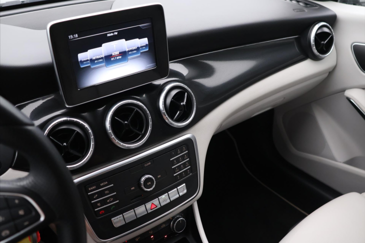Mercedes-Benz CLA 1,6 180 90kW Entry Kůže Navi