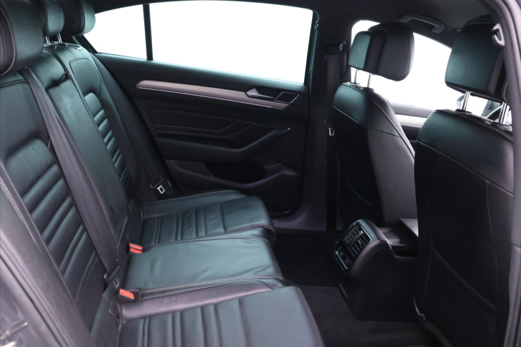 Volkswagen Passat 2,0 TDI 140kW DSG CZ R-line
