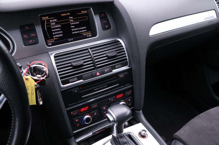 Audi Q7 3,0 TDI 180kW S-LINE CZ 7 Míst