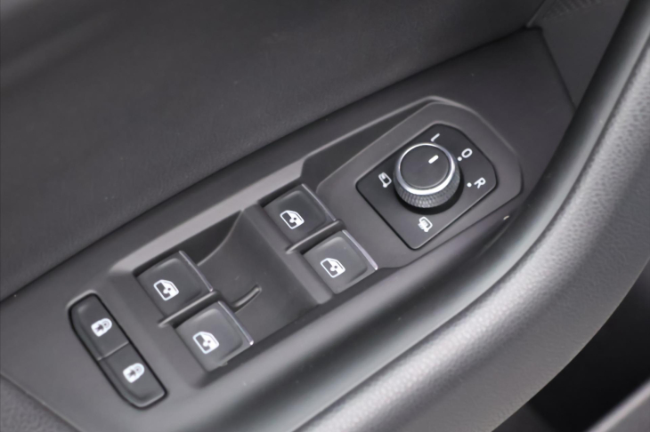 Volkswagen Touareg 3,0 TDI 210kW 4M LED DPH CZ