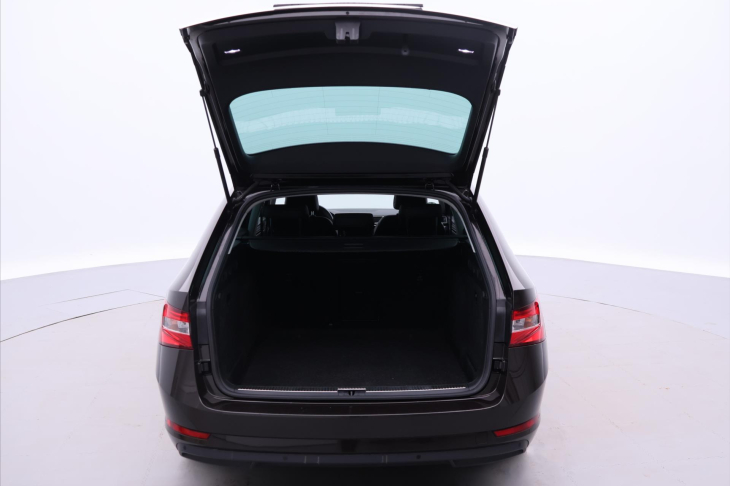 Škoda Superb 2,0 TDI 110kW Style DSG DPH CZ