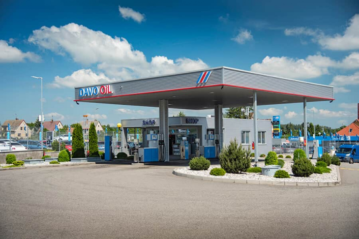 Součástí autocentra je i čerpací stanice DAVO OiL.